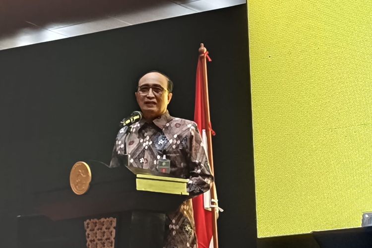 Ketua Mahkamah Agung (MA) Sunarto saat memberikan pembinaan kepada para hakim di Hotel Mercure, Jakarta Pusat, Jumat (13/6/2025)