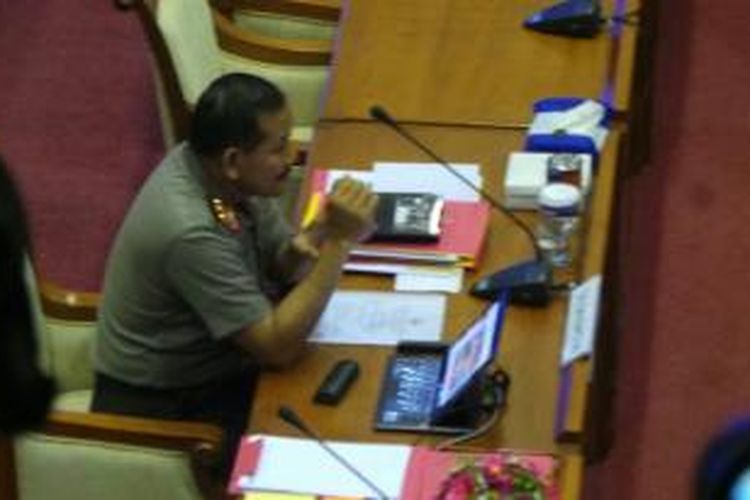 Komjen Badrodin Haiti saat mengikuti uji kelayakan dan kepatutan calon Kapolri, di Komisi III, Gedung DPR RI, Senayan, Jakarta, Kamis (16/4/2015).