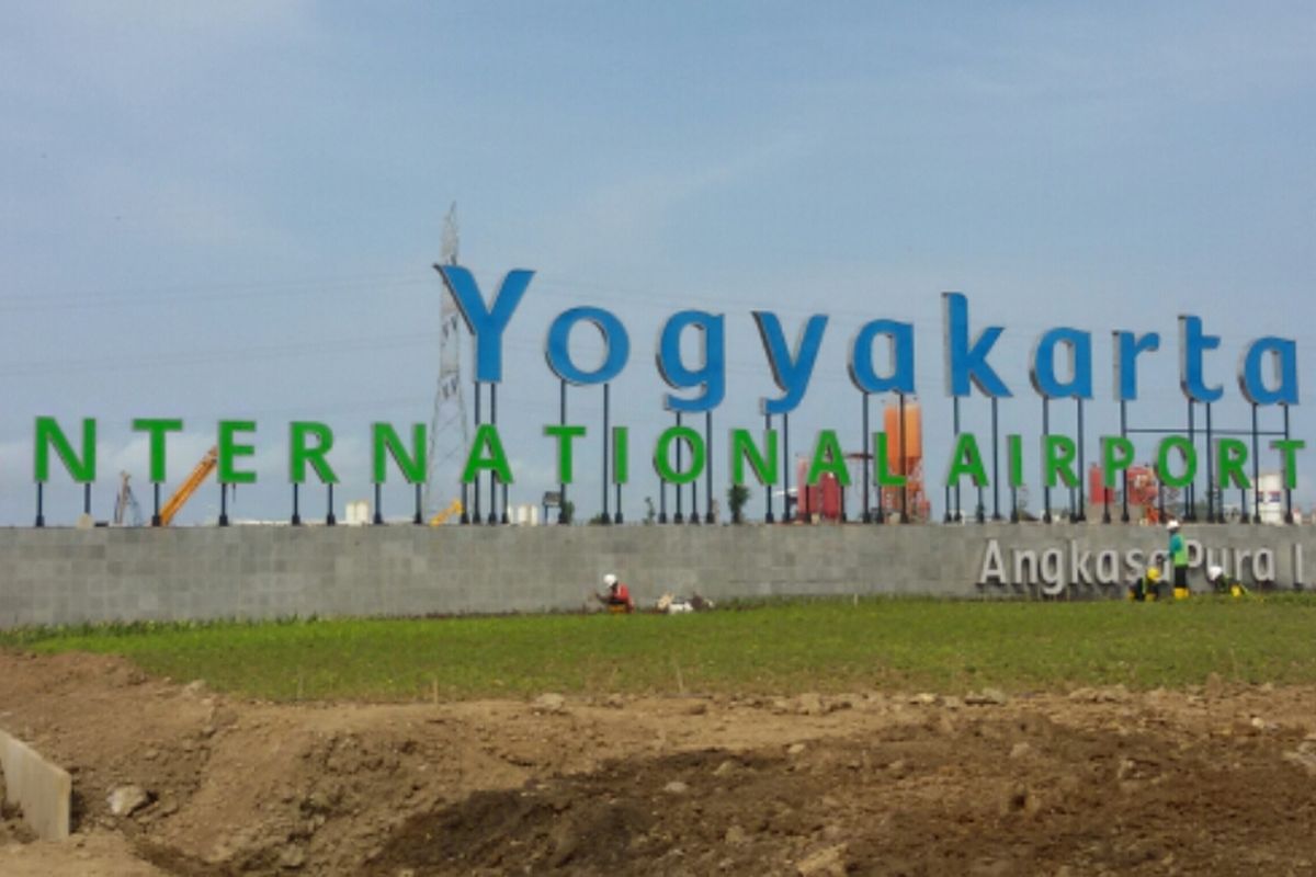 Pintu masuk bandara Yogyakarta International Airpor di Kecamatan Temon, Kabupaten Kulon Progo, Daerah Istimewa Yogyakarta.