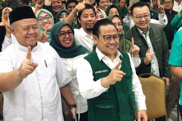 Ketua Umum PKB Muhaimin Iskandar bersama sejumlah bacaleg DPR RI PKB yang akan mengikuti uji kelayakan dan kepatutan di kantor DPP PKB, Senen, Jakarta, Selasa (21/2/2023). 