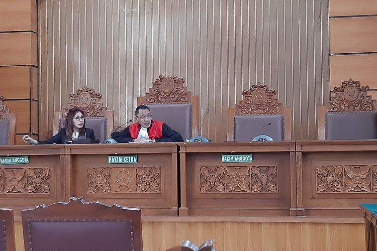 Hakim tunggal, Krisnugroho memimpin jalannya sidang permohonan praperadilan mantan anggota Komisi VI DPR, I Nyoman Dhamantra di Pengadilan Negeri Jakarta Selatan, Senin (4/11/2019).