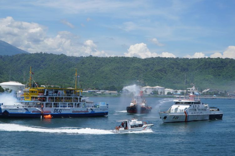 Simulasi pertolongan kecelakaan kapal dan penanggulangan tumpahan minyak di lintasan penyeberangan Ketapang Banyuwangi ? Gilimanuk Bali. 