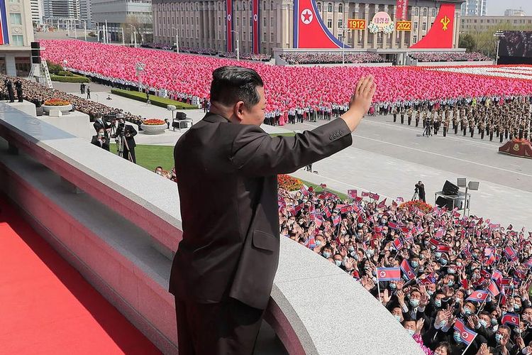 Perayaan 110 tahun Hari Lahir Bapak Bangsa Kim Il Sung di Pyongyang, April 2021.