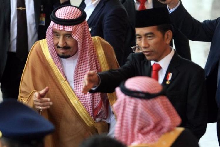 Suasana penyambutan Raja Arab Saudi terhadap Raja Arab Saudi Salman bin Abdulaziz al-Saud di teras Gedung Utama, Istana Bogor, Jawa Barat, Rabu (1/3/2017).