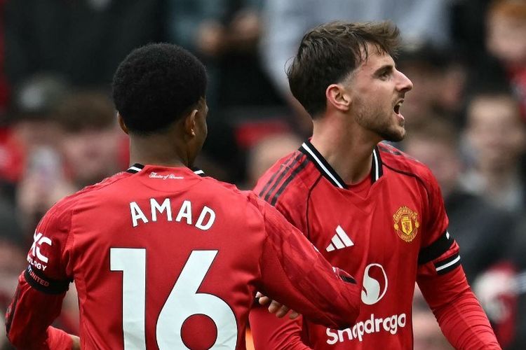 Mason Mount (kanan) merayakan gol dalam pertandingan sepak bola Liga Inggris antara Manchester United vs Sunderland di Old Trafford di Manchester, barat laut Inggris, pada 4 Oktober 2025. (Foto oleh Paul ELLIS / AFP)