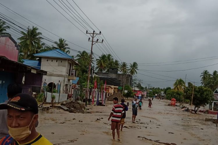 Foto//Suasana Banjir Bandang Desa Torue, Kabupaten Parigi Moutong ,Minggu (14/9)