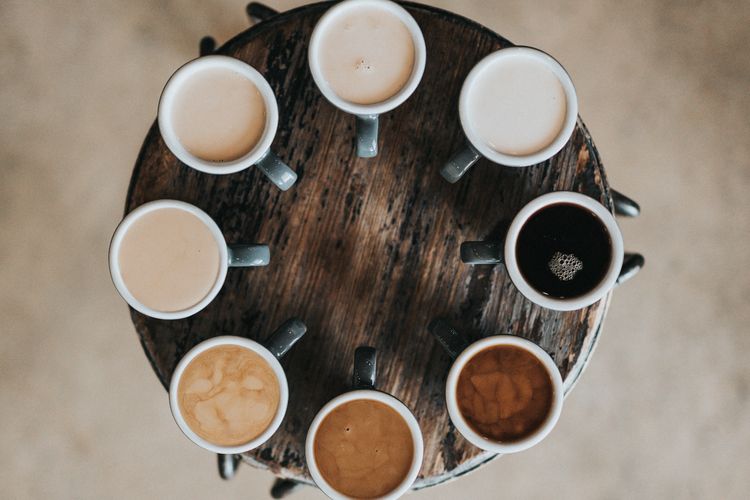 Kopi hitam dan cafe latte sama-sama mengandung antioksidan, namun ada perbedaan manfaat kesehatan di dalamnya.
