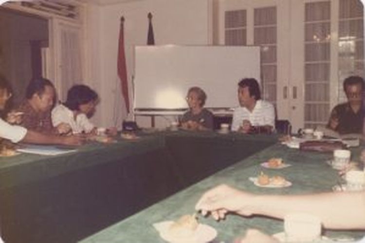 Rapat oleh Tim Penelitian Kesejarahan Pendirian Museum Perumusan Nasakah Proklamasi bersama saksi pelaku yang pernah tinggal bersama Laksamana Tadashi Maeda, Sekretaris Urusan Rumah Tangga, Satsuki Mishima, pada 1985.
