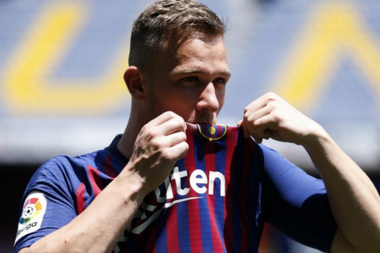 Arthur Melo saat diperkenalkan sebagai pemain baru Barcelona