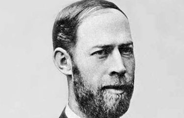 Heinrich Rudolf Hertz, orang yang pertama kali menemukan efek fotolistrik
