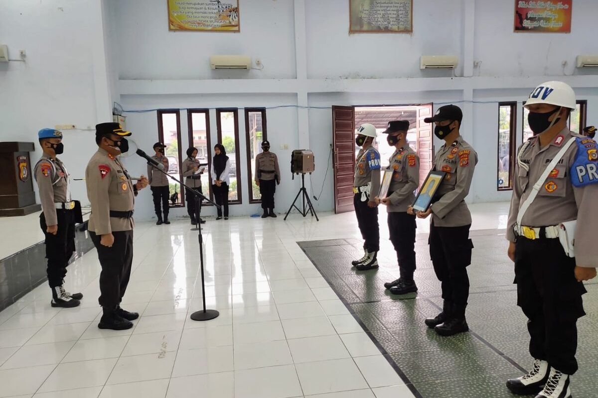Prosesi pemecatan dua polisi dengan tidak hormat di Mapolres Aceh Utara, Kamis (2/9/2021)