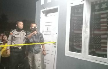Polisi melakukan olah TKP pada kasus seorang mahasiswa ditemukan tewas diduga gantung diri di Jalan Garuda Sakti, Kelurahan Air Putih, Kecamatan Tampan, Kota Pekanbaru, Riau, Rabu (24/2/2021) malam.