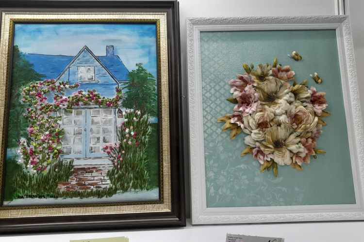 Lukisan Trois Art yang Bunga-nya Berasal dari Sisa Kain