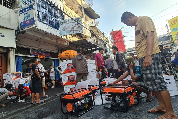Warga Medan Ramai-Ramai Berburu Genset Imbas Listrik Padam Massal