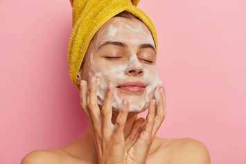 Maskeran Dulu atau Cuci Muka Dulu Sih? Yuk Cari Tahu di Sini