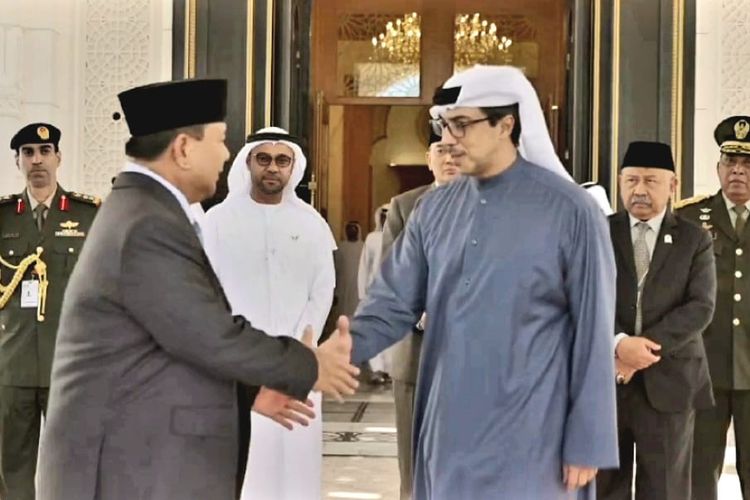 Menteri Pertahanan Prabowo Subianto melakukan kunjungan diplomasi ke Abu Dhabi, Uni Emirat Arab (UEA), sejak Selasa (21/2/2023).  Pada Rabu (22/2/2023), Prabowo menemui Wakil Perdana Menteri UEA Mansour bin Zayed Al Nahyan atau Seikh Mansour di Istana Kepresidenan UEA.
