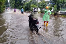 Banjir Setelah Hujan Deras, Jalan Tanjung Barat Macet