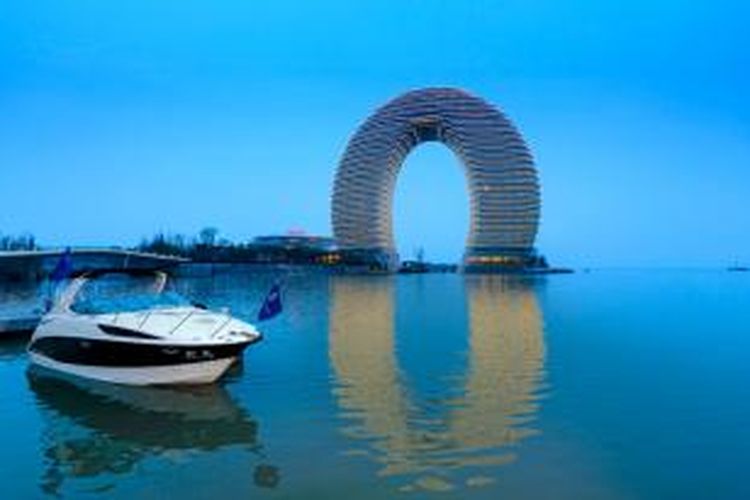 Lama ditunggu publik, akhirnya Sheraton Huzhou Hot Spring Resort di Danau Taihu, China, secara resmi dibuka untuk umum. 