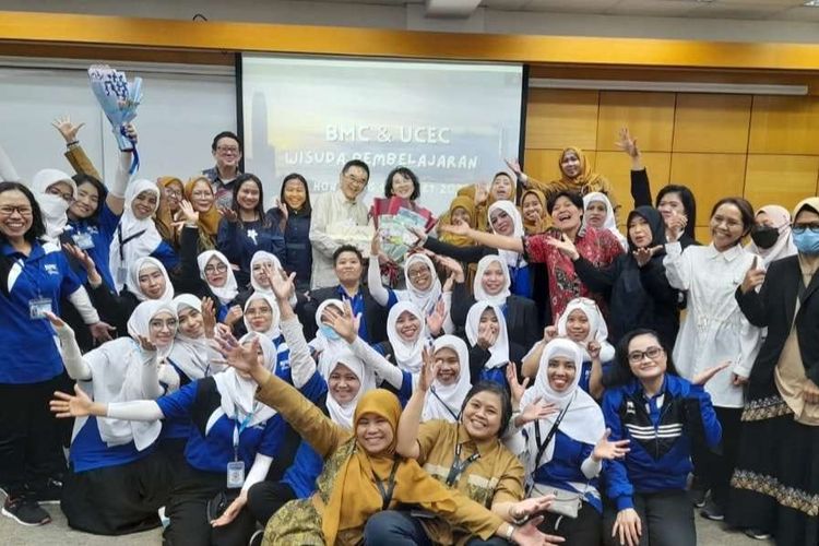 Buruh Migran Cerdas (BMC) bimbingan Ciputra Entrepreneurship Center menggelar wisuda untuk angkatan 10,11 dan 12. Agenda tahunan itu digelar di First Commercial Building 33 Leighton Road, Causwaybay, Hong Kong, Minggu (19/3/2023)