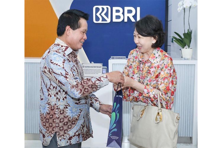 Peringati Hari Pelanggan Nasional, Direksi BRI Sapa Langsung Nasabah di Beberapa Daerah