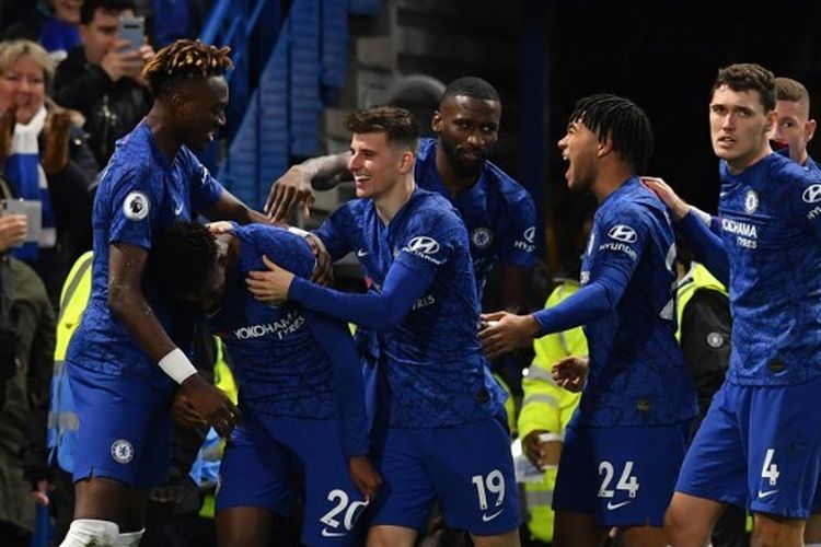 Callum Hudson-Odoi, Tammy Abraham, Mason Mount pada laga Chelsea vs Burnley di Stamford Bridge, Sabtu (11/1/2020).