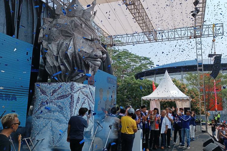 Forkopimda Malang Raya dan perwakilan Aremania meresmikan patung singa bermahkota di Stadion Kanjuruhan tepat di hari ulang tahun Arema yang ke 35, Kamis (11/8/2022).