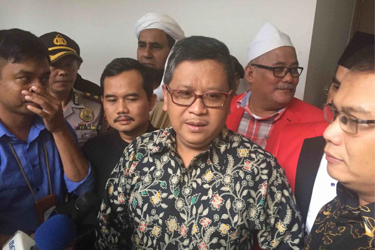 Sekjen PDI-Perjuangan Hasto Kristianto saat menjadi saksi kasus dugaan pencemaran nama baik dengan terdakwa Alfian Tanjung, di Pengadilan Negeri Jakarta Pusat, Rabu  (7/2/2018).