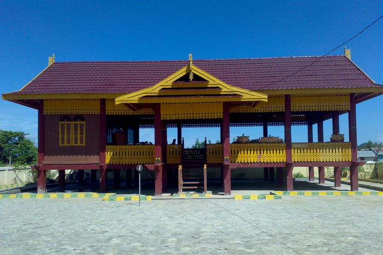 Salah satu jenis rumah adat Sulawesi Tengah.