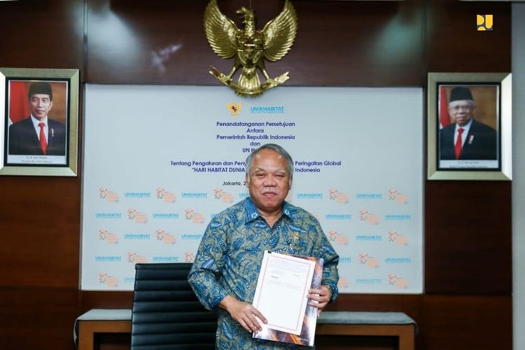 Menteri Pekerjaan Umum dan Perumahan Rakyat (PUPR) Basuki Hadimuljono sesaat setelah menandatangani Naskah Persetujuan Perjanjian Kerjasama Penyelenggaraan Peringatan Hari Habitat Dunia pada Selasa (29/9/2020). 