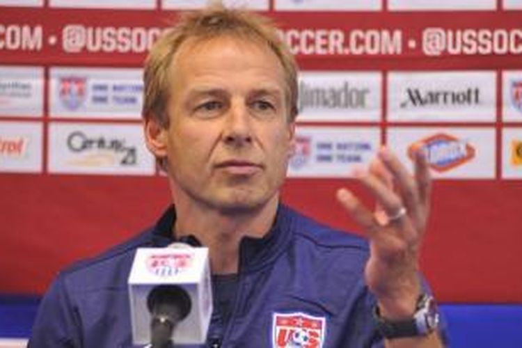 Pelatih tim nasional Amerika Serikat, Juergen Klinsmann, dalam konferensi pers, di Stanford, California, 14 Mei 2014.