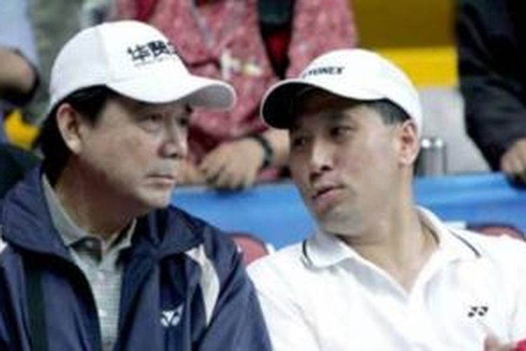 Tong SIn Fu bersama pelatih kepala bulu tangkis TIongkok, Li Yongbo
