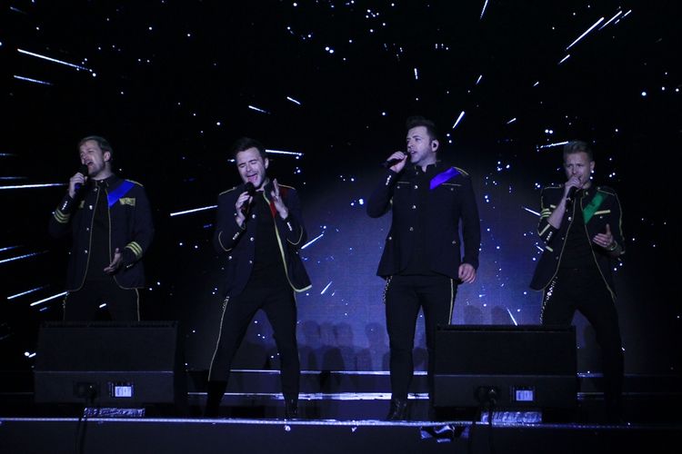 Konser Westlife yang berlangsung di stadion Glora Jakabaring Palembang, Sumatera Selatan dipadati ribuan fans, baik dari tanah air maupun mancanegara. Dalam konser tersebut, sebanyak 18 lagu dimainkan oleh group musik asal Inggris tersebut,Minggu (18/8/2019).