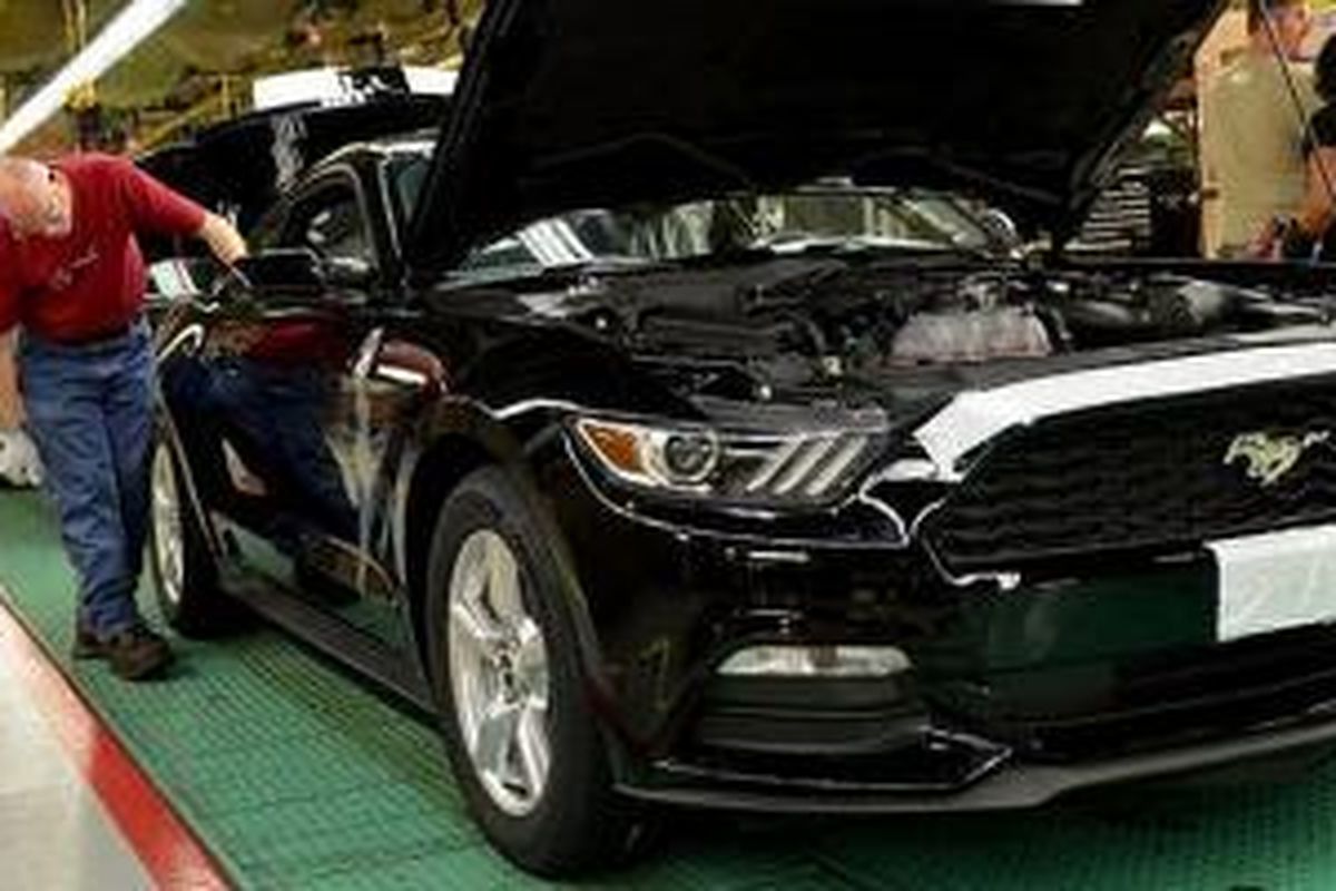 15 unit pertama Mustang 2015 selesai diproduksi