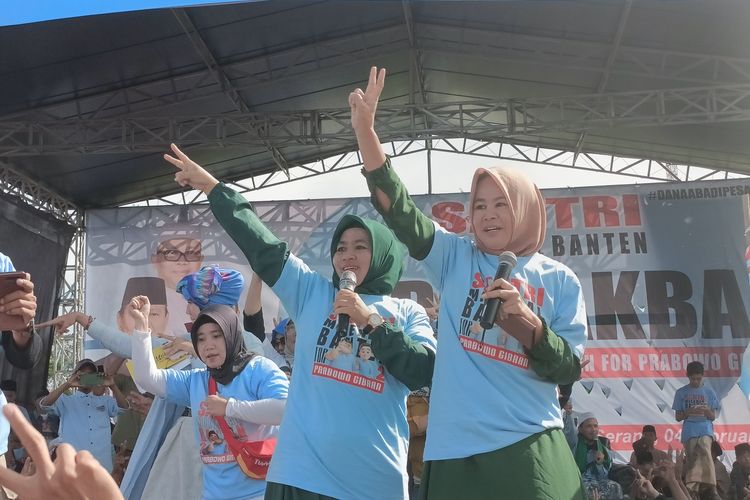 Dua Caleg DPRD Pandeglang dari PKB menghadiri kampanye Prabowo Gibran di Kota Serang, Banten. Minggu (4/1/2024). Keduanya telah dipecat partai karena tidak patuh dan taat pada keputusan partai mendukung pasangan Anies-Muhaimin.