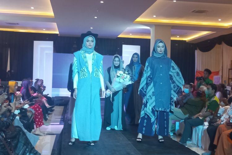 Purworejo Modest Fashion Day 2022 digelar di Ganecha Convention Hall, Purworejo, Jawa Tengah pada Sabtu-Minggu 19 ? 20 November 2022. Ratusan orang turut meramaikan gelaran fesyen terbesar di Purworejo ini.