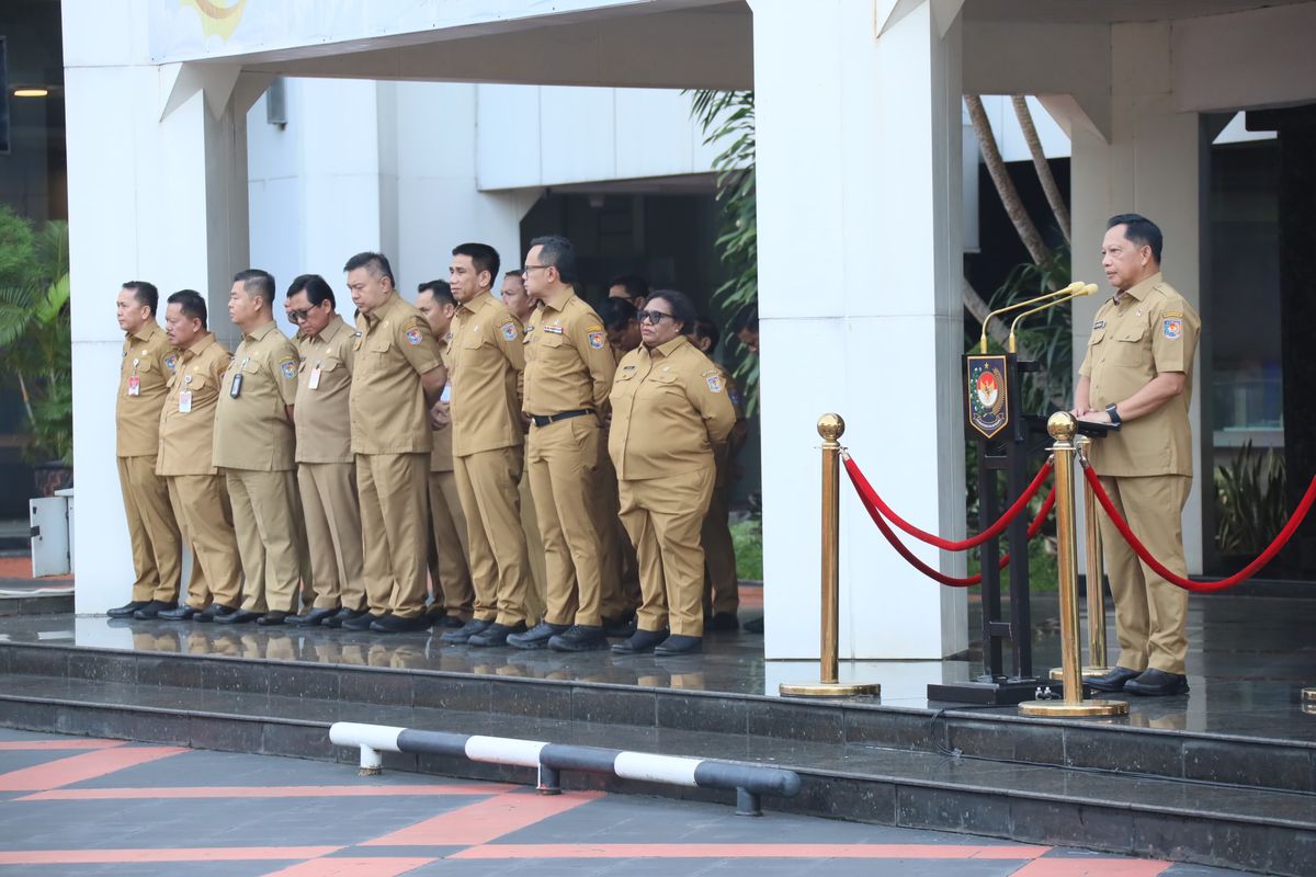 Mendagri Tito saat memberikan amanat dalam kegiatan halalbihalal di Plaza Gedung A, Kantor Pusat Kemendagri, Jakarta, Senin (30/3/2026).