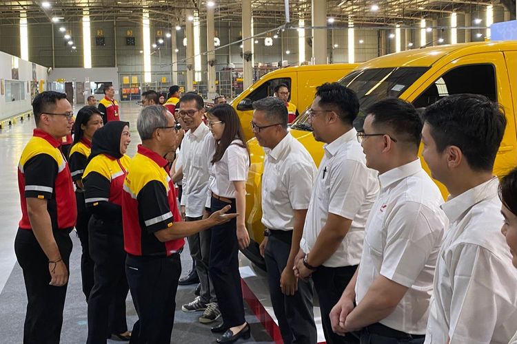Tambah Kendaraan Listrik, Bos DHL Express Indonesia: Kurangi Emisi dan Perkuat Operasional 