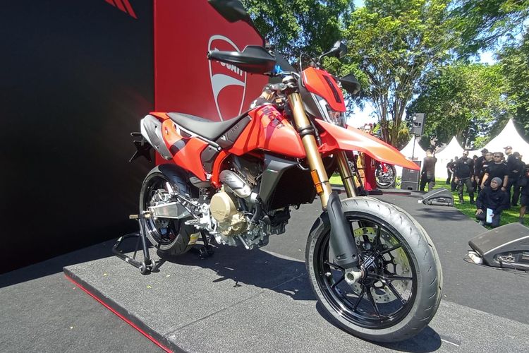 Ducati Indonesia luncurkan motor bermesin silinder tunggal pertama, yakni Hypermotard 698 Mono