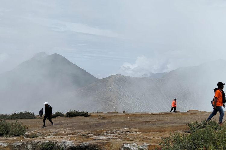 Proses pencarian pendaki yang hilang di TWA Kawah Ijen.