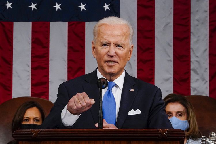 Presiden Amerika Serikat Joe Biden saat berpidato di sesi kongres gabungan di Washington DC, pada 28 April 2021.