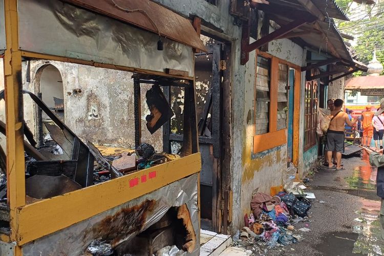 Penampakan kios yang terbakar di Gang Swadaya I, Jalan Raya Cilandak KKO, Jakarta Selatan, Selasa (19/9/2023)