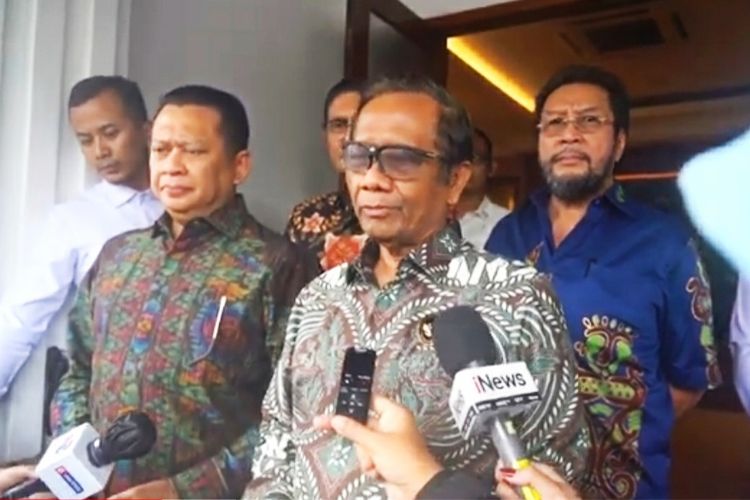 Menkopolhukam Mahfud MD dan Ketua MPR RI Bambang Soesatyo di Kantor Kemenkopolhukam, Selasa (31/1/2023).