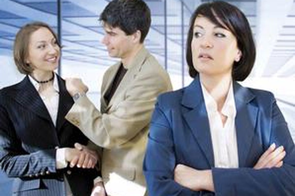 Kerja keras yang Anda lakukan selama ini berbuahkan kecemburuan dari rekan kerja lain? Hadapi sejak dini sebelum terjadi Perang Dunia III. 