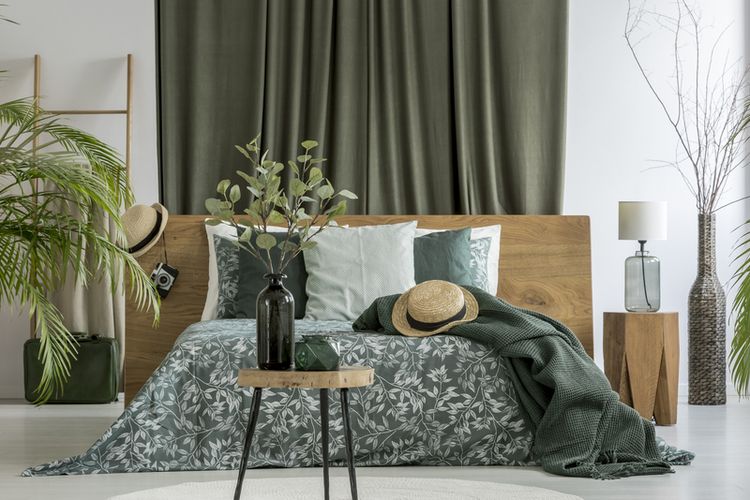 Ilustrasi kamar tidur dengan nuansa warna hijau zaitun atau olive green. 