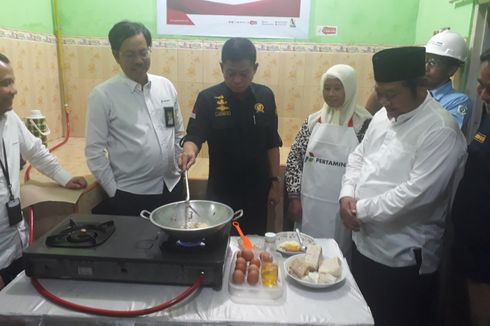 Demo Jaringan Gas di Rumah Warga, Jonan Goreng Tahu, Tempe, dan Telur