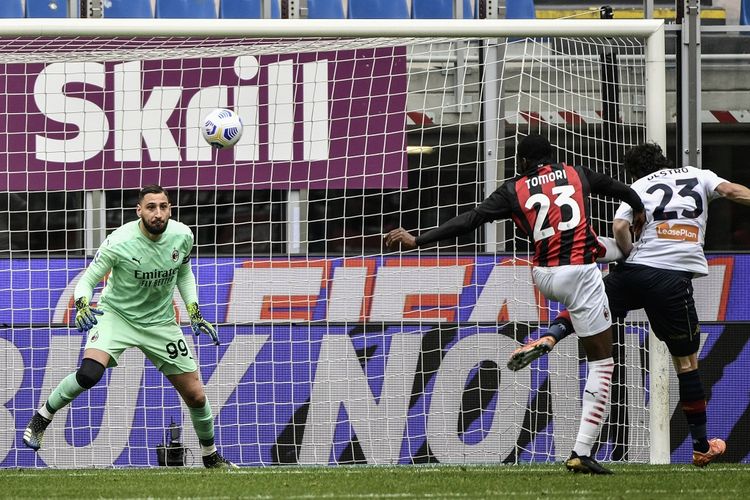 Pemain Genoa, Mattia Destro, saat membobol gawang mantan klubnya AC Milan pada laga lanjutan pekan ke-31 Liga Italia di Stadion San Siro, Minggu (18/4/2021) malam WIB.