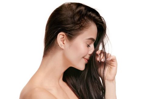 5 Tips Mencegah Penuaan Rambut, Jangan Sering Pakai Alat Styling