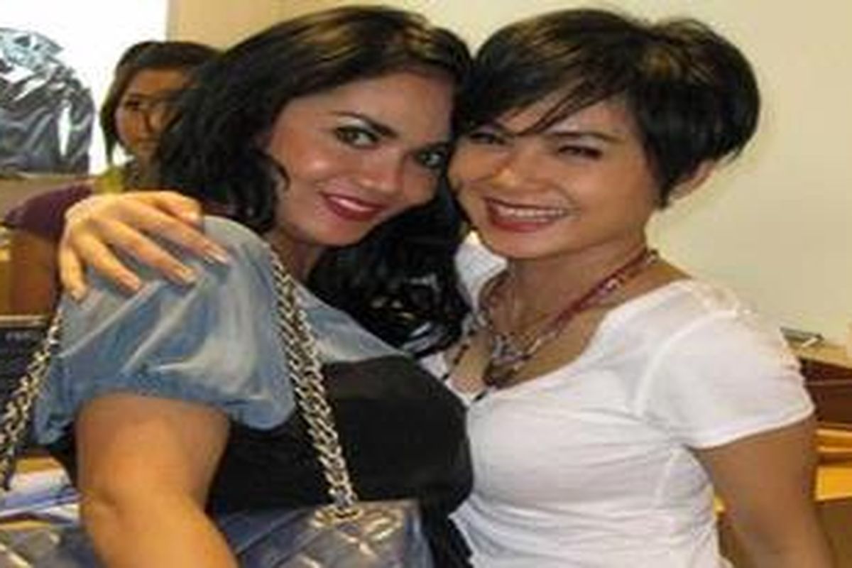 Yuni Shara (kanan) dan Krisdayanti