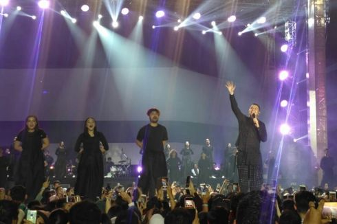 6 Hal Menarik dalam Konser Monokrom TULUS