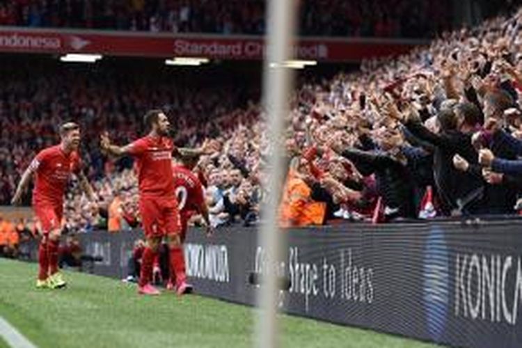 Danny Ings merayakan gol pertamanya bagi Liverpool saat berhadapan dengan Norwich City, Minggu (20/9/2015). 